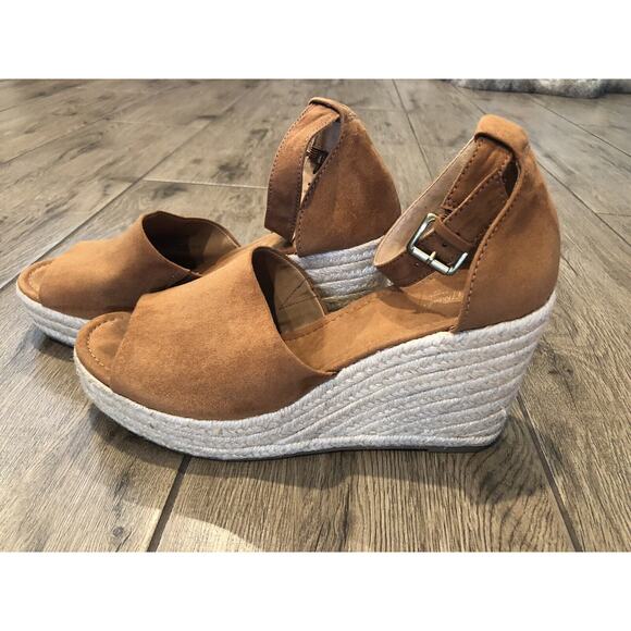 Universal Thread Shoes - Espadrille Wedge Sz 10 Caramel Brown Ankle Strap Sandal 3.5” Heel 1.5” platform